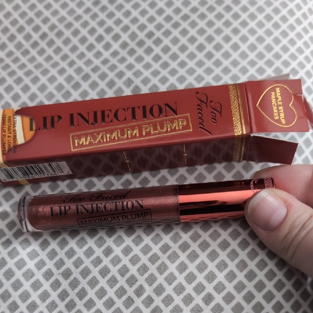 Too Faced Lip Injection Maximum Plump Lip Plumper in Maple Syrup Pancakes